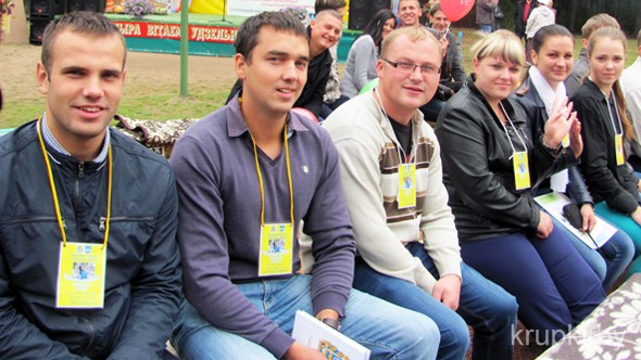 Алексея Матузко (первый слева) во время проведения Республиканского форума сельской молодежи