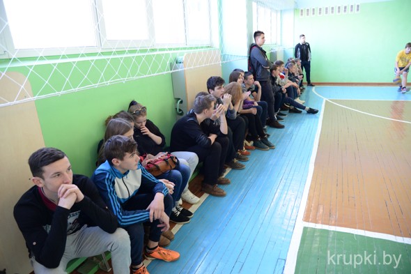 В Крупках провели туринир по волейболу среди школьников