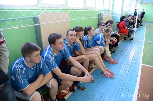 В Крупках провели туринир по волейболу среди школьников