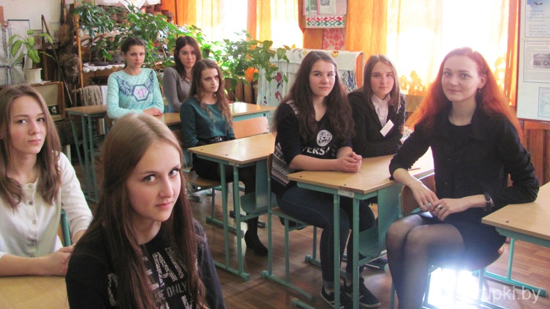 Передвижной многопрофильный центр сделал остановку в Хотюховской средней школе