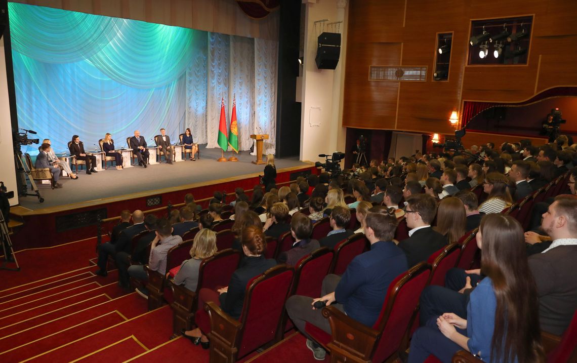 Лукашенко провел встречу с творческой молодежью