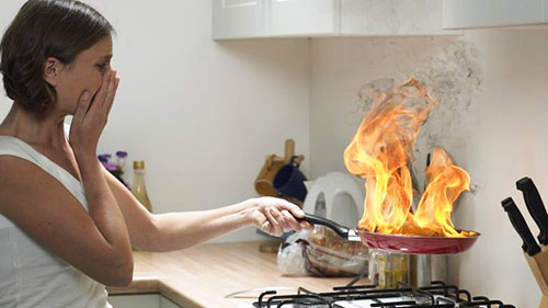 Что делать, если возник пожар на кухне?