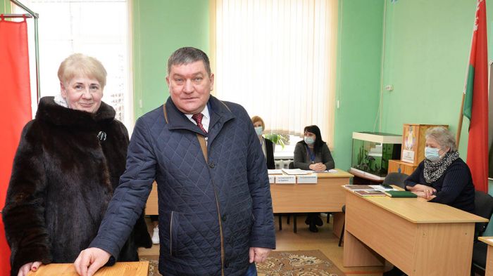 Председатель Крупского райисполкома проголосовал на республиканском референдуме