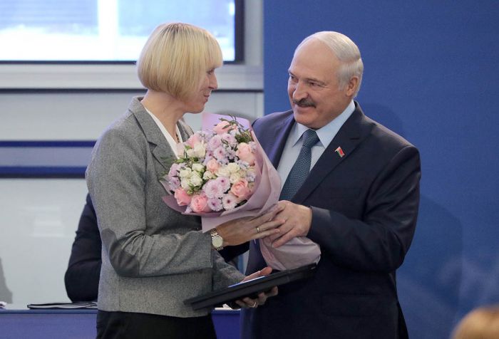 Александр Лукашенко вручил Карстен и Герасимене почетные знаки НОК