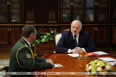 Лукашенко поручил сформировать &quot;мощный кулак&quot; на белорусской границе