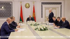 Александр Лукашенко заслушал доклад о работе транспортного комплекса в условиях санкций