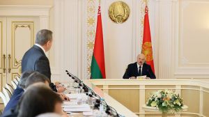 Лукашенко: работа всех госслужащих - идти к людям и разговаривать с ними