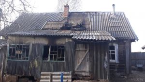 В Узнацке сгорел дом, в котором проживала многодетная семья