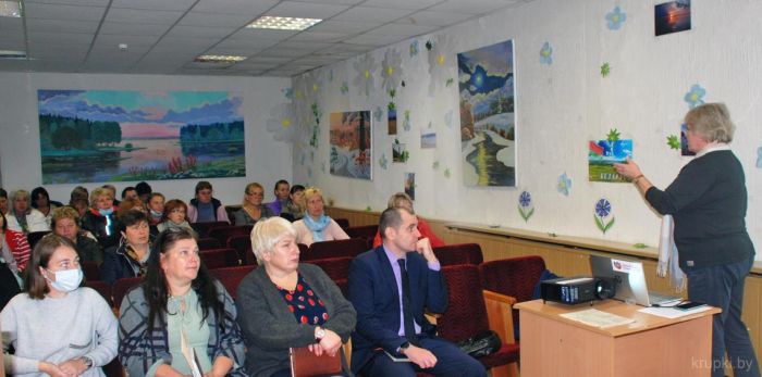 В Крупках провели заседание школы социального работника