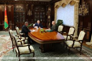 У белорусских охотников появились свои &quot;G7 и G5&quot;. Первый почетный знак вручили Лукашенко