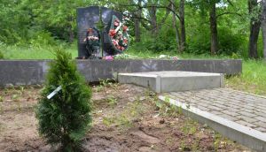 Активисты Крупского райкома профсоюза работников АПК посадили Аллею памяти