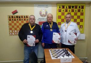В Крупках провели открытый районный турнир по русским шашкам
