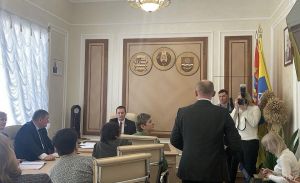 На приеме у председателя Миноблисполкома крупчане подняли вопрос благоустройства дороги в д. Селицкое