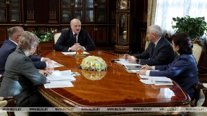 &quot;Кризис - это тяжело, но это шанс&quot;. Александр Лукашенко видит новые возможности для легкой промышленности