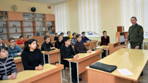 Представители Военной академии Республики Беларусь встретились с крупскими школьниками