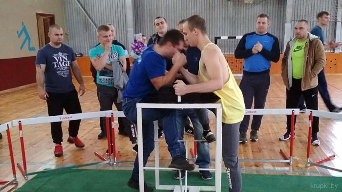 Чемпионат района по армрестлингу выявил сильнейших крупчан