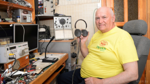 Не один десяток лет крупчанин-радиолюбитель каждый день выходит на связь