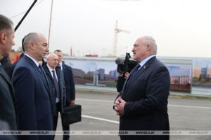 Лукашенко министру здравоохранения: надо сделать медицину народной - всем доступно, одинаково