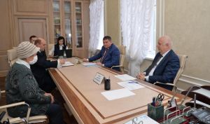 Заместитель Премьер-Министра Республики Беларусь Анатолий Сивак провел в Крупках прием граждан (дополнено)