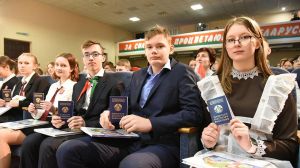 Юным крупчанам торжественно вручили паспорта (фото)