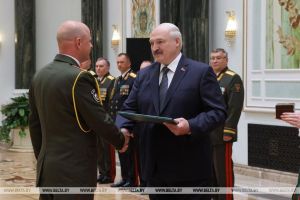 Александр Лукашенко: в Беларуси защита Родины была и будет в руках мужественных и отважных людей