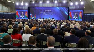 Лукашенко: не народ должен идти к власти, а власть должна бежать к народу