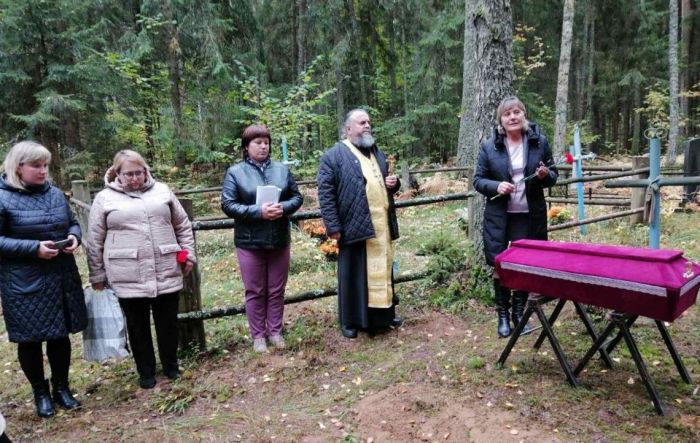 В деревне Селище перезахоронили останки девочки, которая погибла в годы Великой Отечественной войны