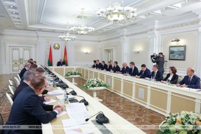 Лукашенко спросил чиновников, как выстроена система питания в школах