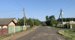 Асфальтогранулят положили на нескольких улицах в поселке Крупском