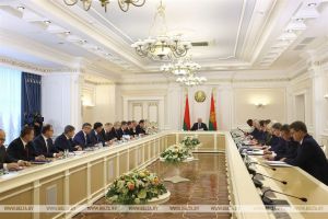Александр Лукашенко обсудил изменение законодательства о предпринимательстве с Советом министром