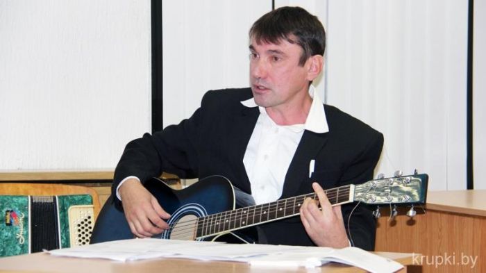 Поэт-песенник Борис Макаревич отмечает юбилей