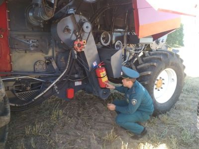 Спасатели Крупского РОЧС продолжают проводить рейды по местам уборки и хранения урожая