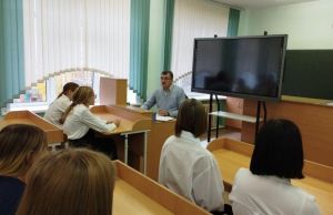 Крупские медики поговорили о здоровье с учениками Холопеничской СШ