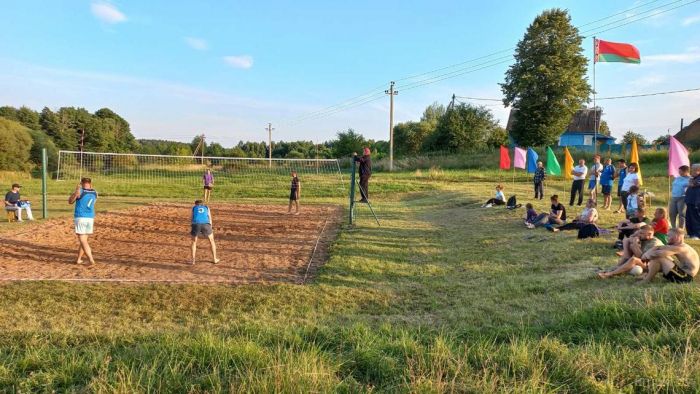 В Крупках прошел чемпионат района по пляжному волейболу среди трудовых коллективов