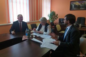 Крупчане с представителями посольства Чехии подписали договор на финансирование гуманитарного проекта