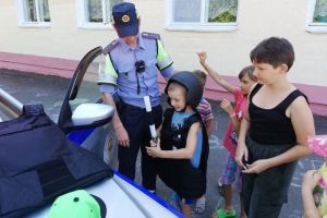 Крупские госавтоинспекторы побывали в гостях у отдыхающих в лагере «Яновщина»