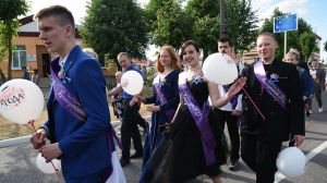 148 выпускников приняли участие в районном выпускном в Крупках (фото, видео)