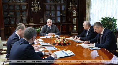 Лукашенко: необходимо делать все для того, чтобы экономика работала