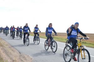 Учащиеся и педагоги средних школ № 1 и № 3 провели велопробег, посвященный Дню народного единства