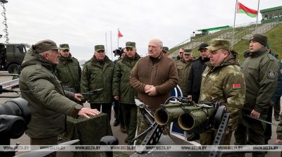 Александр Лукашенко ознакомился с белорусскими беспилотниками: &quot;Нежелательно, чтобы наши образцы воевали в Украине: все-таки свои люди&quot;