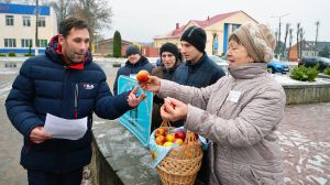 В Крупках прошла социальная акция «Обменяй сигарету на яблоко»