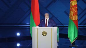 Лукашенко поручил изучить вопрос об учреждении в Беларуси Дня отца