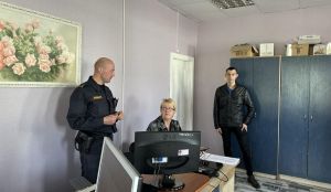 Специалисты Крупский ТЦСОН и сотрудники РОВД провели беседы по профилактике домашнего насилия