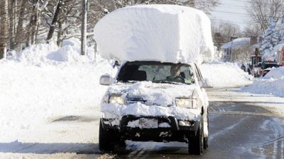 МВД: &quot;Водителям запрещается опережать снегоуборочную технику&quot;