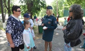 Инспектор Крупского РОЧС и корреспонденты районной газеты провели рейд