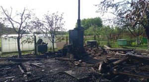 В деревне Острово сгорела баня, в Замках произошло возгорание в доме