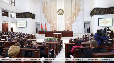 Лукашенко - парламентариям: надо опережать возросший социальный запрос к открытости власти