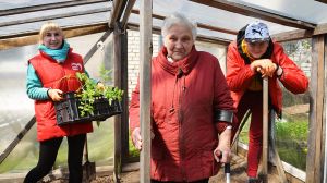 Крупские волонтеры БРСМ продолжают совершать добрые дела и помогать пожилым людям