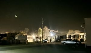 Площадка перед вокзалом железнодорожной станции «Крупки» не освещается, что доставляет неудобства пассажирам
