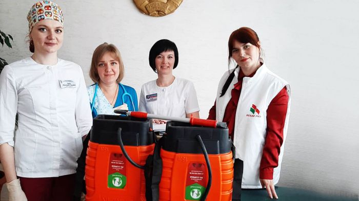 Районная организация ОО «Белая Русь» передала крупским медикам средства индивидуальной защиты